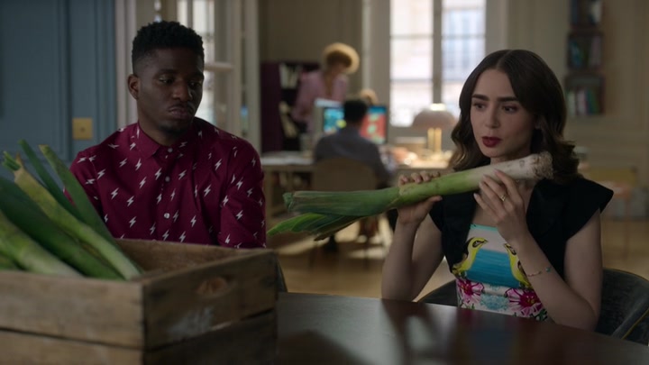 Emily_in_Paris_S02E04_WEBRip_x264-ION10_0823.jpg