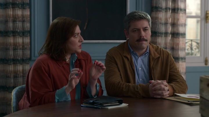 Emily_in_Paris_S02E04_WEBRip_x264-ION10_0831.jpg