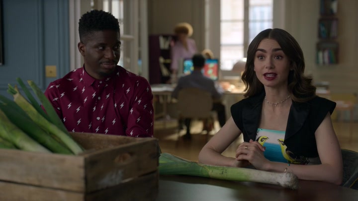 Emily_in_Paris_S02E04_WEBRip_x264-ION10_0842.jpg