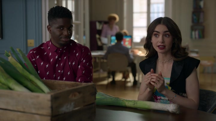 Emily_in_Paris_S02E04_WEBRip_x264-ION10_0844.jpg