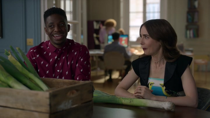 Emily_in_Paris_S02E04_WEBRip_x264-ION10_0861.jpg