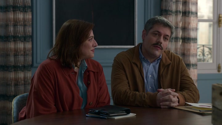 Emily_in_Paris_S02E04_WEBRip_x264-ION10_0869.jpg