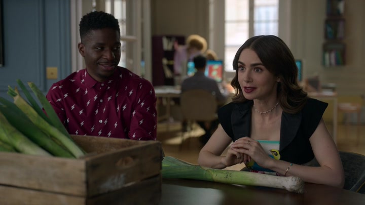 Emily_in_Paris_S02E04_WEBRip_x264-ION10_0875.jpg