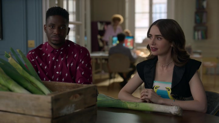 Emily_in_Paris_S02E04_WEBRip_x264-ION10_0885.jpg