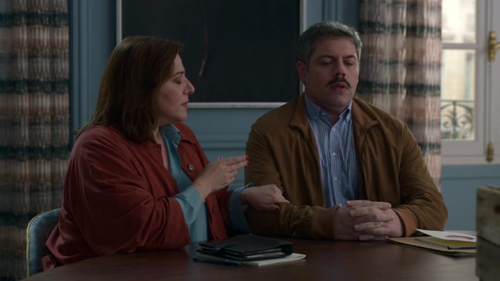 Emily_in_Paris_S02E04_WEBRip_x264-ION10_0888.jpg