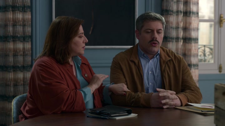 Emily_in_Paris_S02E04_WEBRip_x264-ION10_0889.jpg