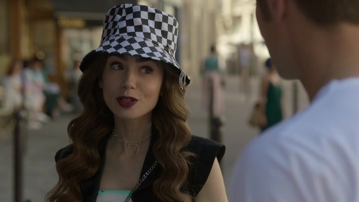 Emily_in_Paris_S02E04_WEBRip_x264-ION10_0978.jpg
