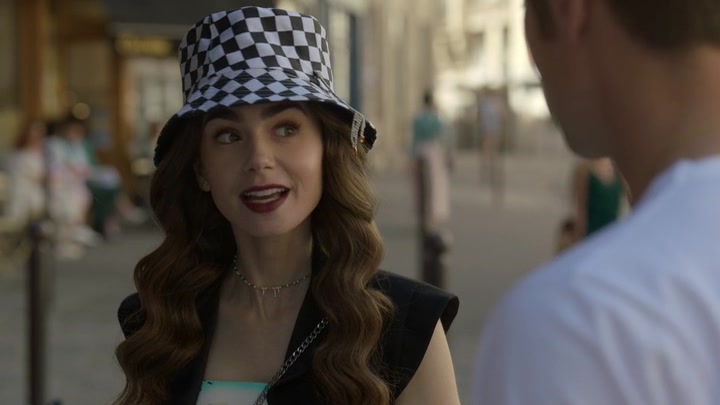 Emily_in_Paris_S02E04_WEBRip_x264-ION10_0979.jpg