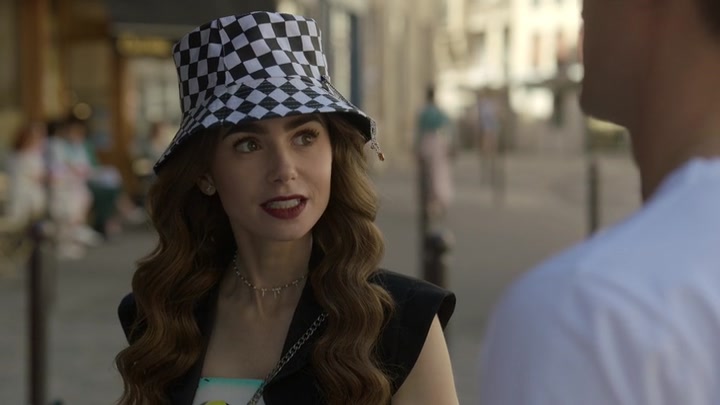 Emily_in_Paris_S02E04_WEBRip_x264-ION10_0981.jpg