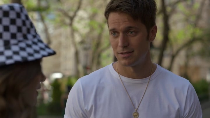 Emily_in_Paris_S02E04_WEBRip_x264-ION10_0990.jpg Emily_in_Paris_S02E04_WEBRip_x264-ION10_0990.jpg