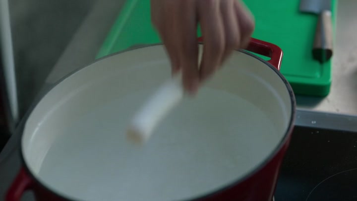 Emily_in_Paris_S02E04_WEBRip_x264-ION10_1002.jpg Emily_in_Paris_S02E04_WEBRip_x264-ION10_1002.jpg