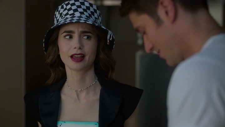 Emily_in_Paris_S02E04_WEBRip_x264-ION10_1068.jpg