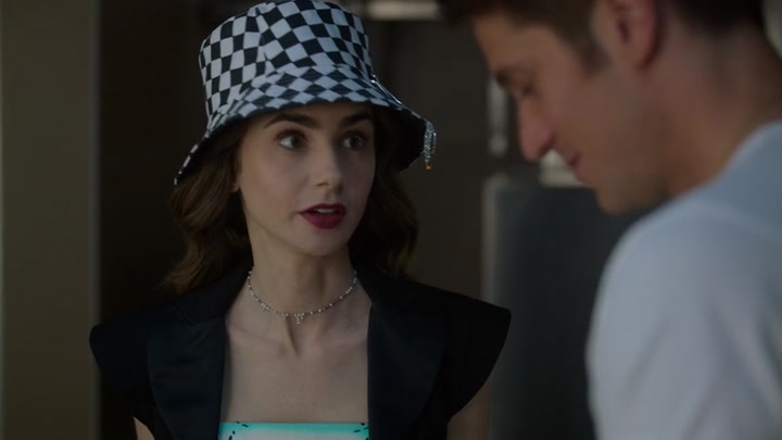 Emily_in_Paris_S02E04_WEBRip_x264-ION10_1069.jpg