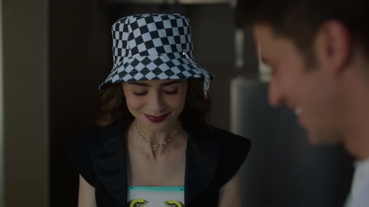 Emily_in_Paris_S02E04_WEBRip_x264-ION10_1086.jpg