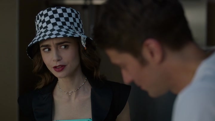 Emily_in_Paris_S02E04_WEBRip_x264-ION10_1094.jpg