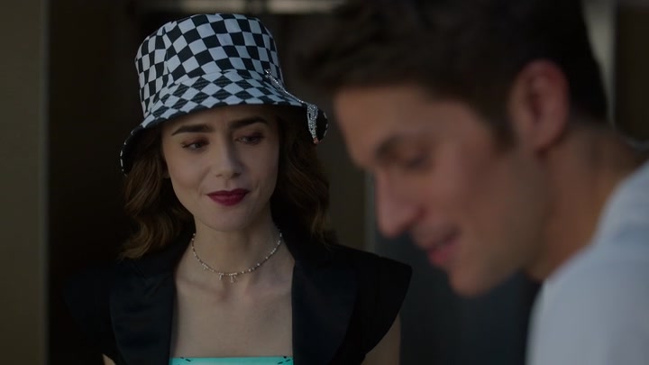Emily_in_Paris_S02E04_WEBRip_x264-ION10_1097.jpg