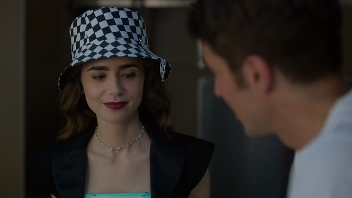 Emily_in_Paris_S02E04_WEBRip_x264-ION10_1099.jpg