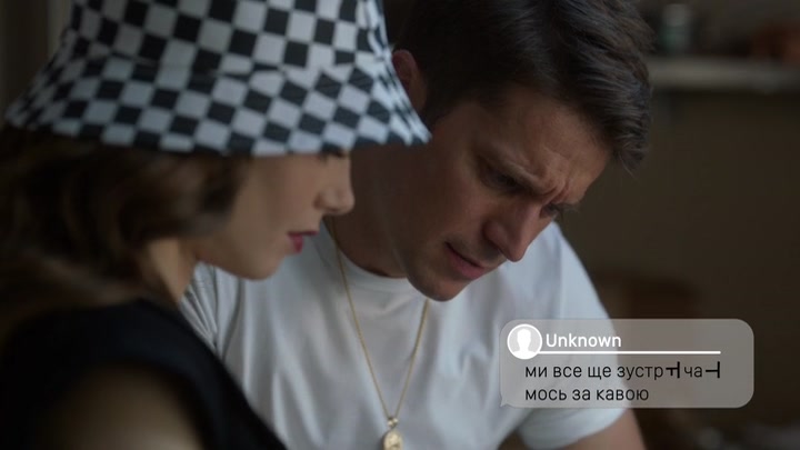 Emily_in_Paris_S02E04_WEBRip_x264-ION10_1114.jpg