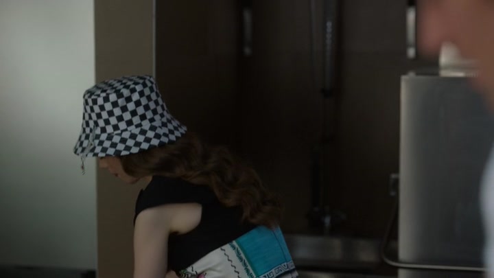 Emily_in_Paris_S02E04_WEBRip_x264-ION10_1126.jpg Emily_in_Paris_S02E04_WEBRip_x264-ION10_1126.jpg