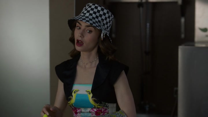 Emily_in_Paris_S02E04_WEBRip_x264-ION10_1131.jpg