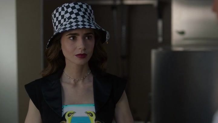 Emily_in_Paris_S02E04_WEBRip_x264-ION10_1147.jpg