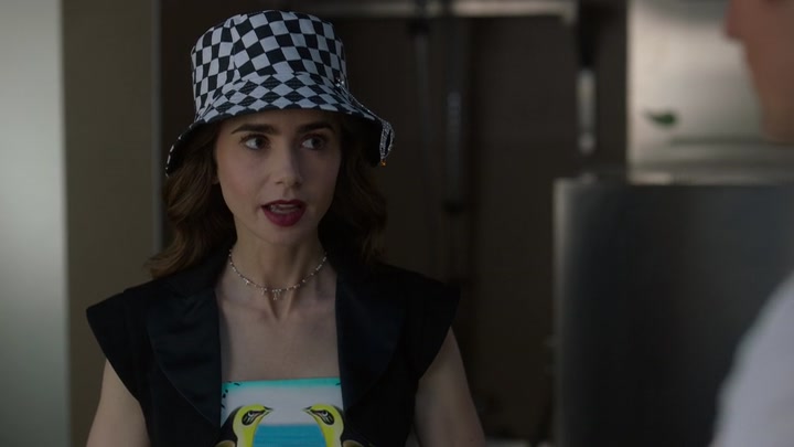 Emily_in_Paris_S02E04_WEBRip_x264-ION10_1149.jpg