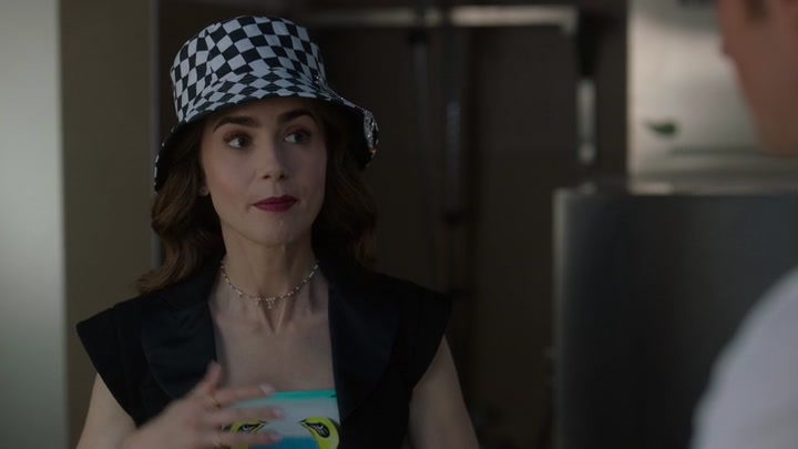 Emily_in_Paris_S02E04_WEBRip_x264-ION10_1154.jpg