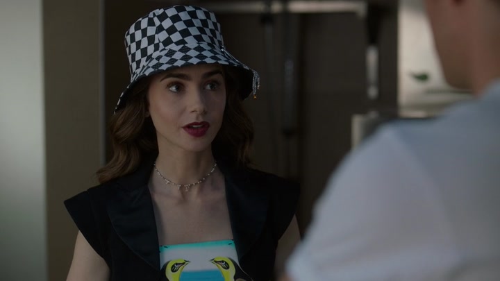 Emily_in_Paris_S02E04_WEBRip_x264-ION10_1167.jpg