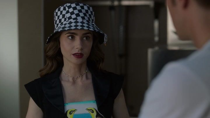 Emily_in_Paris_S02E04_WEBRip_x264-ION10_1169.jpg