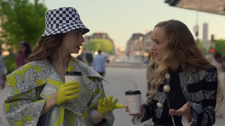 Emily_in_Paris_S02E04_WEBRip_x264-ION10_1224.jpg