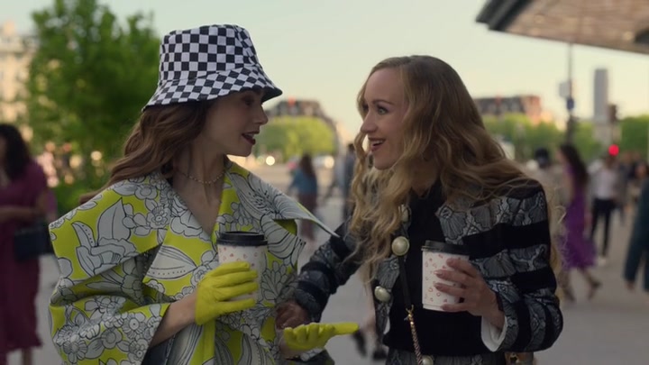 Emily_in_Paris_S02E04_WEBRip_x264-ION10_1230.jpg