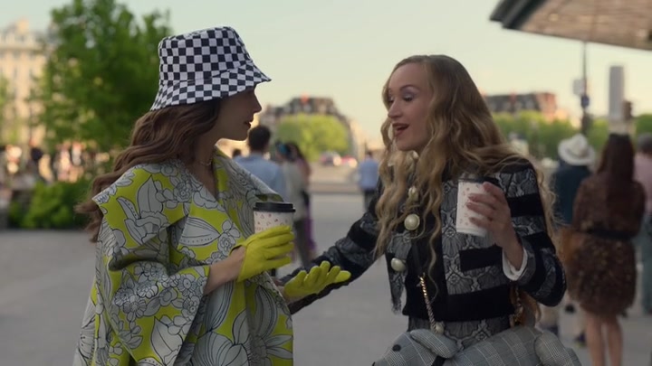 Emily_in_Paris_S02E04_WEBRip_x264-ION10_1235.jpg