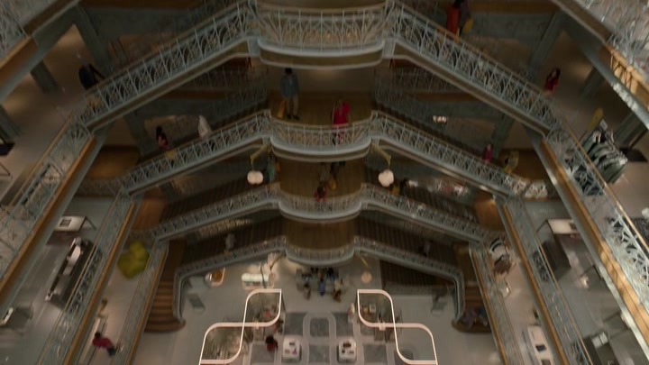 Emily_in_Paris_S02E04_WEBRip_x264-ION10_1256.jpg