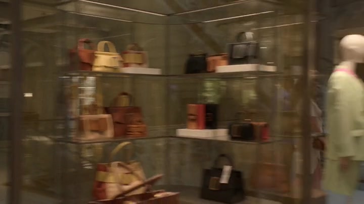 Emily_in_Paris_S02E04_WEBRip_x264-ION10_1266.jpg Emily_in_Paris_S02E04_WEBRip_x264-ION10_1266.jpg
