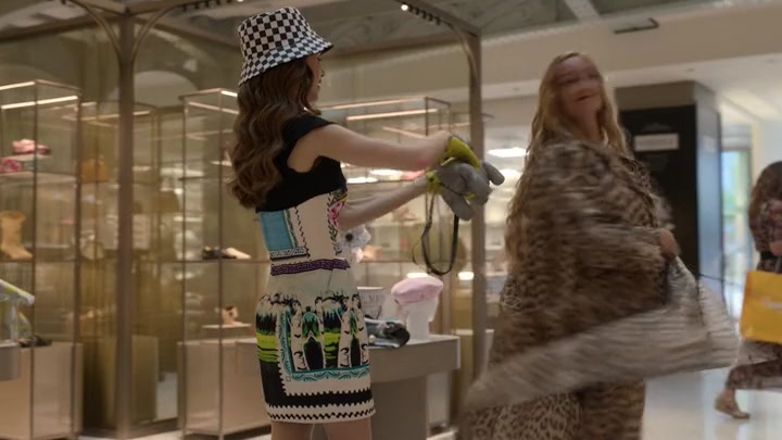 Emily_in_Paris_S02E04_WEBRip_x264-ION10_1276.jpg Emily_in_Paris_S02E04_WEBRip_x264-ION10_1276.jpg