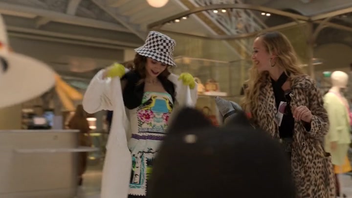 Emily_in_Paris_S02E04_WEBRip_x264-ION10_1278.jpg