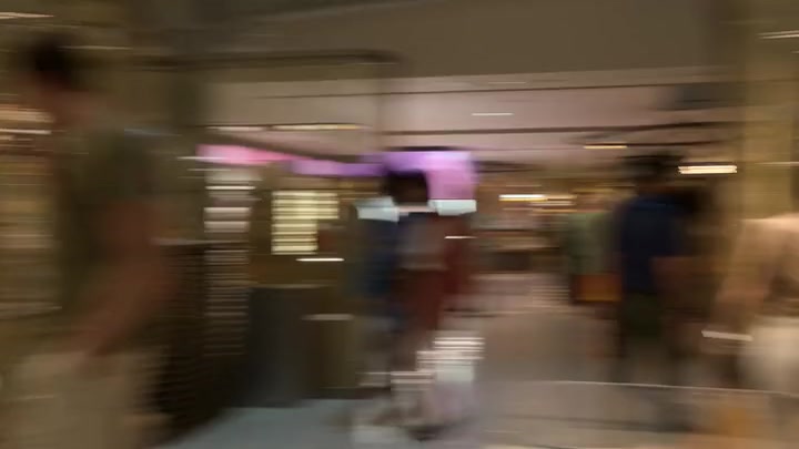 Emily_in_Paris_S02E04_WEBRip_x264-ION10_1283.jpg
