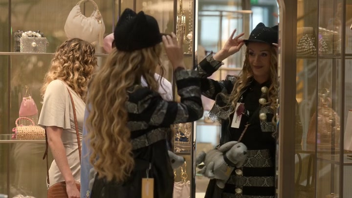 Emily_in_Paris_S02E04_WEBRip_x264-ION10_1286.jpg Emily_in_Paris_S02E04_WEBRip_x264-ION10_1286.jpg