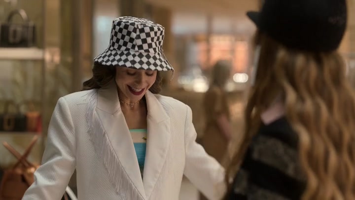 Emily_in_Paris_S02E04_WEBRip_x264-ION10_1300.jpg
