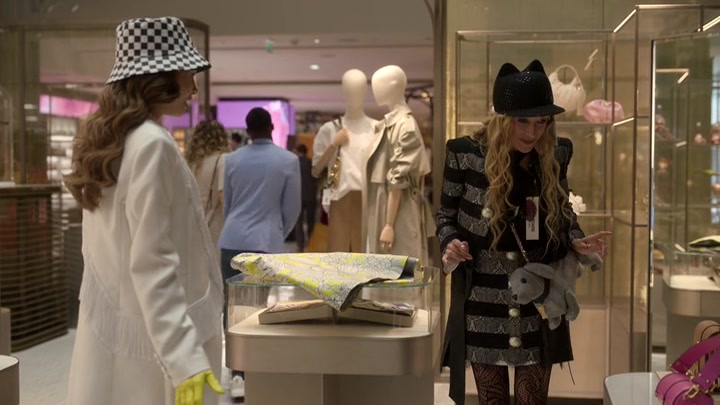 Emily_in_Paris_S02E04_WEBRip_x264-ION10_1311.jpg