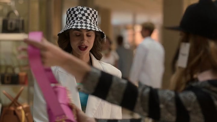 Emily_in_Paris_S02E04_WEBRip_x264-ION10_1317.jpg Emily_in_Paris_S02E04_WEBRip_x264-ION10_1317.jpg