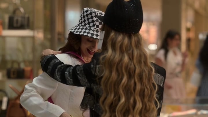 Emily_in_Paris_S02E04_WEBRip_x264-ION10_1320.jpg Emily_in_Paris_S02E04_WEBRip_x264-ION10_1320.jpg