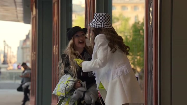Emily_in_Paris_S02E04_WEBRip_x264-ION10_1350.jpg