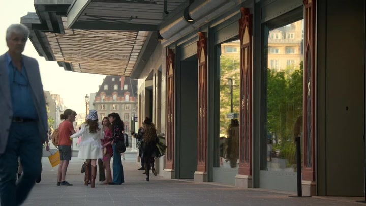 Emily_in_Paris_S02E04_WEBRip_x264-ION10_1355.jpg Emily_in_Paris_S02E04_WEBRip_x264-ION10_1355.jpg