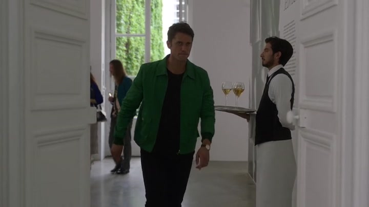 Emily_in_Paris_S02E04_WEBRip_x264-ION10_1442.jpg