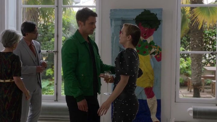 Emily_in_Paris_S02E04_WEBRip_x264-ION10_1458.jpg