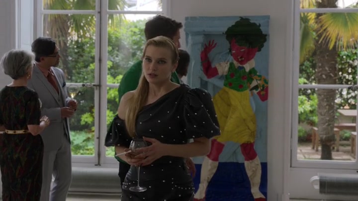 Emily_in_Paris_S02E04_WEBRip_x264-ION10_1463.jpg