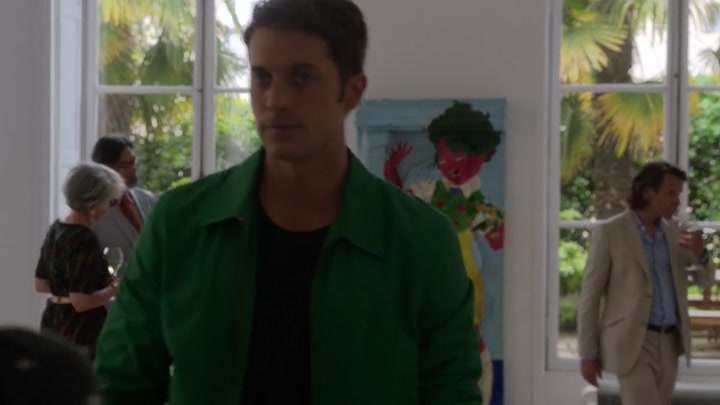 Emily_in_Paris_S02E04_WEBRip_x264-ION10_1467.jpg