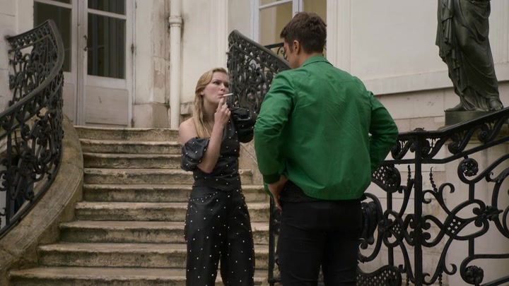 Emily_in_Paris_S02E04_WEBRip_x264-ION10_1478.jpg