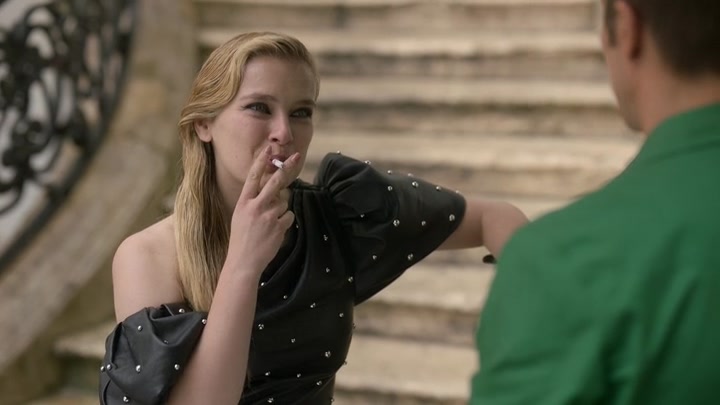 Emily_in_Paris_S02E04_WEBRip_x264-ION10_1497.jpg